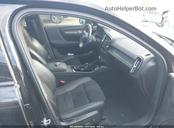 YV4162UMXM2502050 2021 VOLVO XC40 Black წინა სალონის ხედი