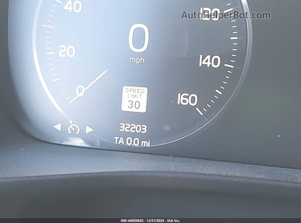 YV4162UMXM2502050 2021 VOLVO XC40 Black 