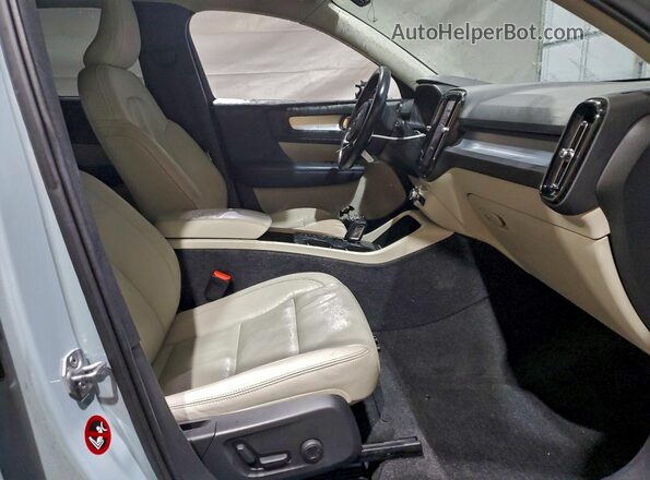 YV4162XZ1K2006963 2019 VOLVO XC40 Blue Вид салону спереду