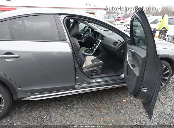 YV440MUM5H2004290 2017 VOLVO S60 CROSS COUNTRY Gray Front interior view