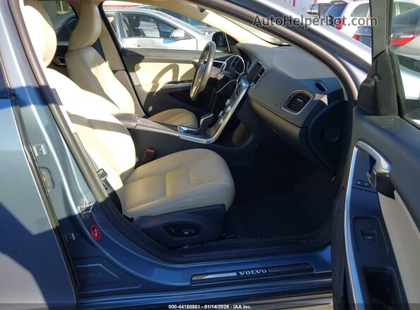 YV440MWK1H1037899 2017 VOLVO V60 CROSS COUNTRY Blue Widok wnętrza z przodu