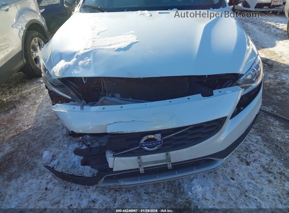 YV440MWK2J2047972 2018 VOLVO V60 CROSS COUNTRY White Rear view