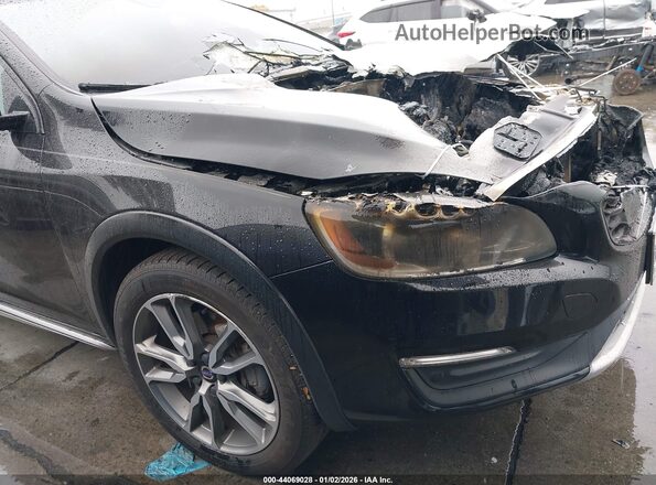 YV440MWK4H1037458 2017 VOLVO V60 CROSS COUNTRY Black 