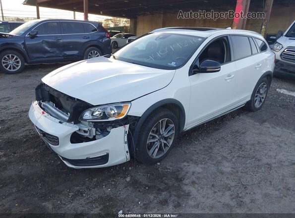 YV440MWK7J2056800 2018 VOLVO V60 CROSS COUNTRY White Vista tres cuartos delantera izquierda