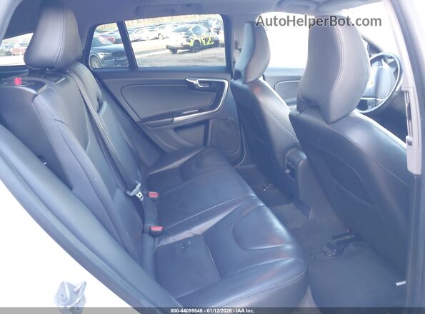 YV440MWK7J2056800 2018 VOLVO V60 CROSS COUNTRY White Vista de la etiqueta del VIN