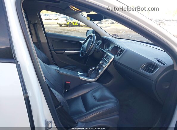 YV440MWK7J2056800 2018 VOLVO V60 CROSS COUNTRY White Vista interior delantera
