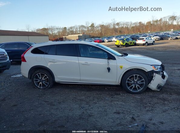 YV440MWK7J2056800 2018 VOLVO V60 CROSS COUNTRY White Vista interior trasera