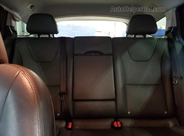 YV440MWK8J2056319 2018 VOLVO V60 Gray Rear seats view