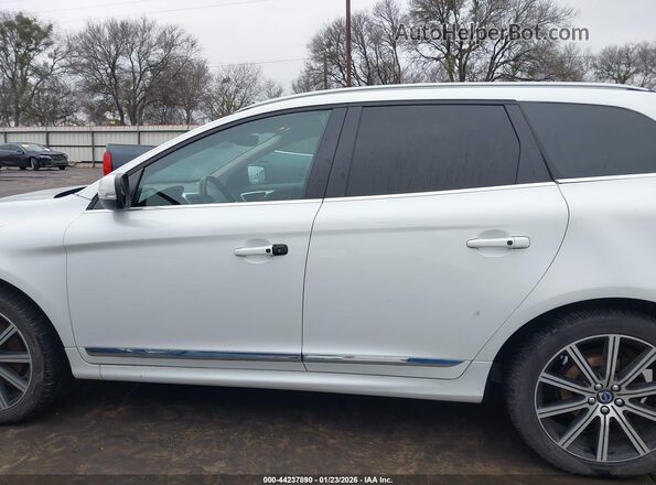 YV449MRU7H2009666 2017 VOLVO XC60 White 
