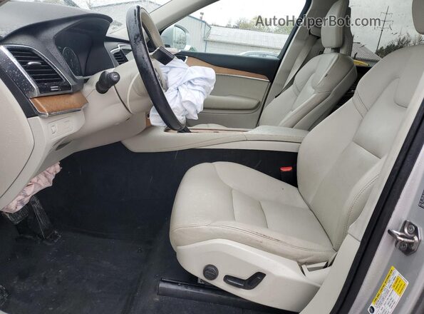 YV4A221K0N1798671 2022 VOLVO XC90 Silver წინა სალონის ხედი