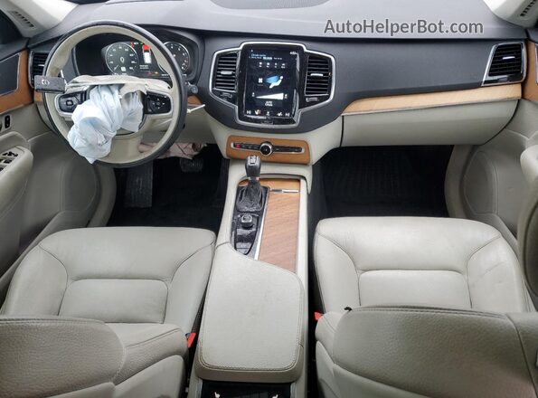 YV4A221K0N1798671 2022 VOLVO XC90 Silver წინა პანელის ხედი