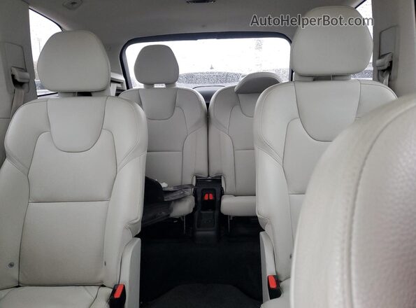 YV4A221K0N1798671 2022 VOLVO XC90 Silver უკანა სავარძლების ხედი