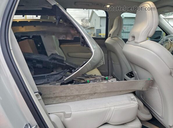 YV4A221L2N1834983 2022 VOLVO XC90 Silver უკანა სალონის ხედი