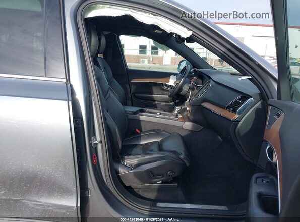 YV4A22PL6J1192706 2018 VOLVO XC90 Серый Вид салона спереди