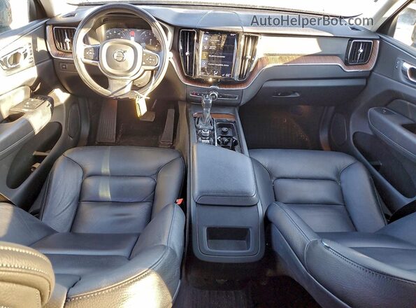 YV4A22RK5M1685172 2021 VOLVO XC60 Blue Առջևի վահանակի տեսք
