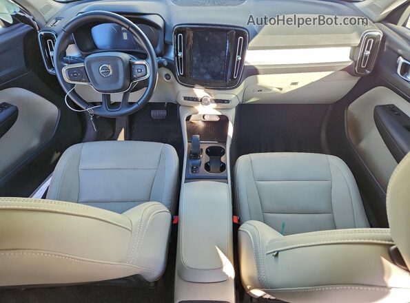 YV4AC2HKXM2403245 2021 VOLVO XC40 White Widok deski rozdzielczej