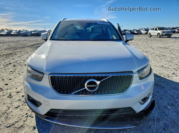 YV4AC2HKXM2403245 2021 VOLVO XC40 White Widok z przodu