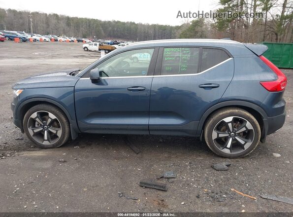 YV4AC2HL5K2050239 2019 VOLVO XC40 Dark Blue Widok wnętrza 360 stopni