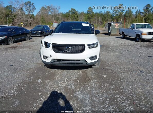 YV4AC2HMXL2284418 2020 VOLVO XC40 White Rear interior view
