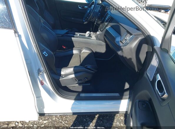YV4BR0DM4J1003424 2018 VOLVO XC60 HYBRID White Widok wnętrza z przodu