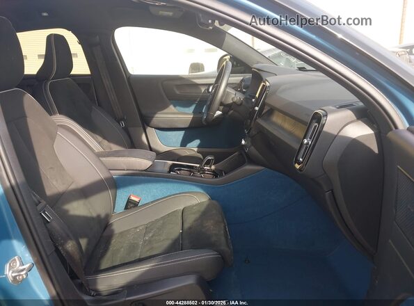 YV4ED3GB9N2000364 2022 VOLVO C40 RECHARGE PURE ELECTRIC Синий Вид салона спереди
