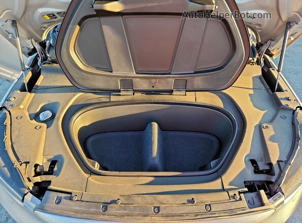 YV4ED3GM5P2050439 2023 VOLVO C40 Silver Vista del compartimento del motor