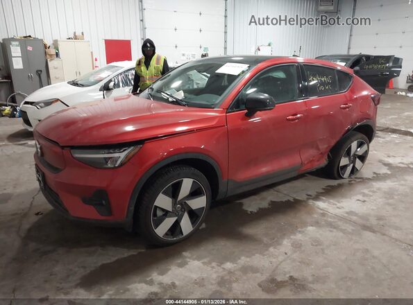 YV4ED3GM9P2040058 2023 VOLVO C40 RECHARGE PURE ELECTRIC Красный Передняя левая четверть