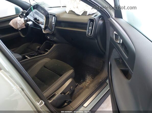 YV4ED3UM0P2082249 2023 VOLVO XC40 RECHARGE PURE ELECTRIC Green Вид салону спереду