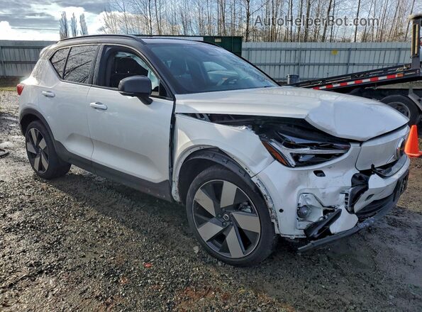 YV4ED3UM1P2988801 2023 VOLVO XC40 White Передня права чверть