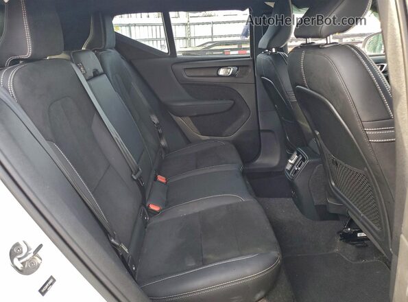 YV4ED3UM1P2988801 2023 VOLVO XC40 White Вид задньої частини салону