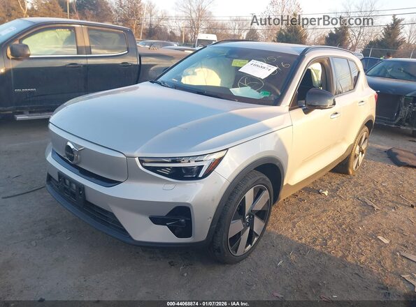 YV4ED3UM3P2075389 2023 VOLVO XC40 RECHARGE PURE ELECTRIC Silver Przód lewy