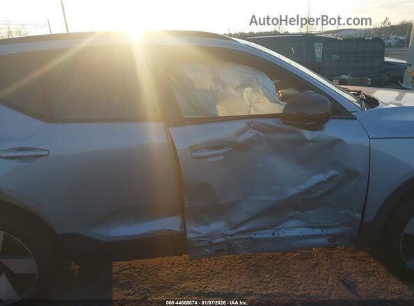 YV4ED3UM3P2075389 2023 VOLVO XC40 RECHARGE PURE ELECTRIC Silver Widok wnętrza z tyłu