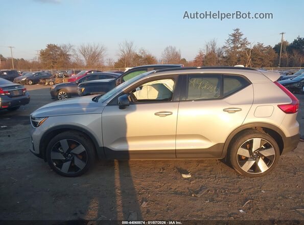YV4ED3UM3P2075389 2023 VOLVO XC40 RECHARGE PURE ELECTRIC Silver Widok wnętrza 360 stopni
