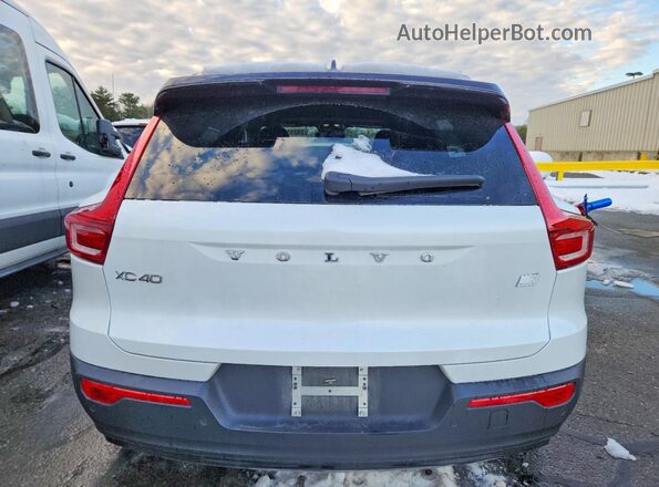 YV4ED3UR1M2578538 2021 VOLVO XC40 White Widok z tyłu