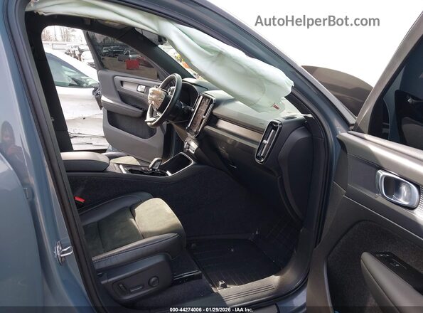 YV4ED3UR5N2652481 2022 VOLVO XC40 RECHARGE PURE ELECTRIC Blue Widok wnętrza z przodu