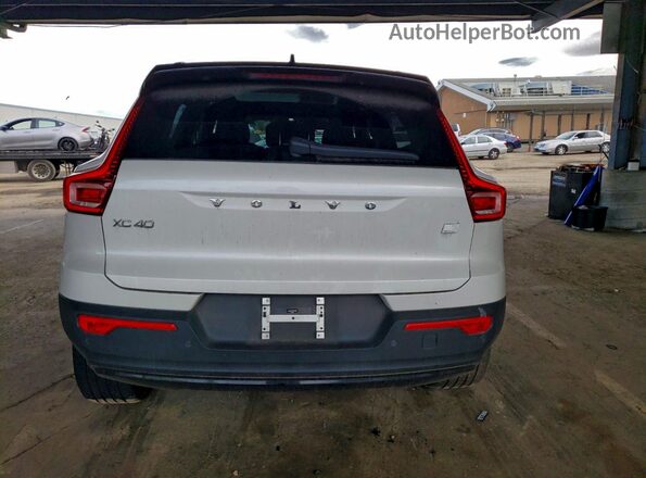 YV4ED3URXM2580482 2021 VOLVO XC40 White Widok z tyłu