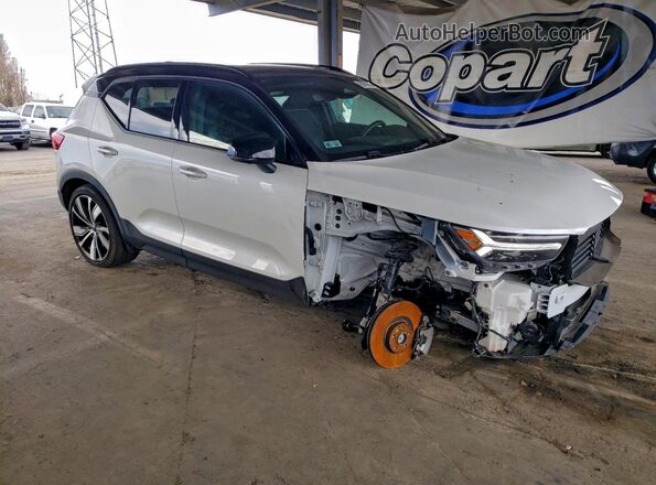 YV4ED3URXM2580482 2021 VOLVO XC40 White Przód prawy