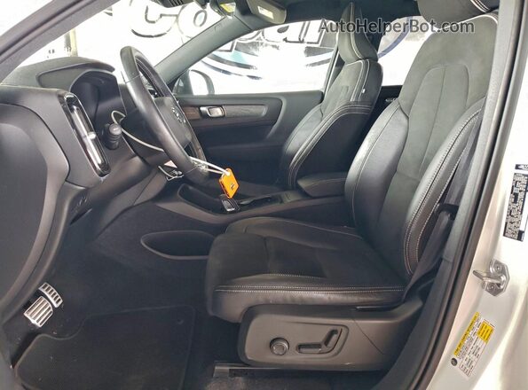YV4ED3URXM2580482 2021 VOLVO XC40 White Widok wnętrza z przodu