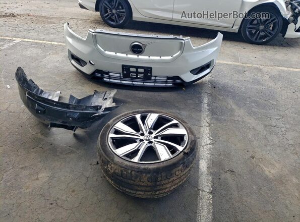 YV4ED3URXM2580482 2021 VOLVO XC40 White Widok komory silnika