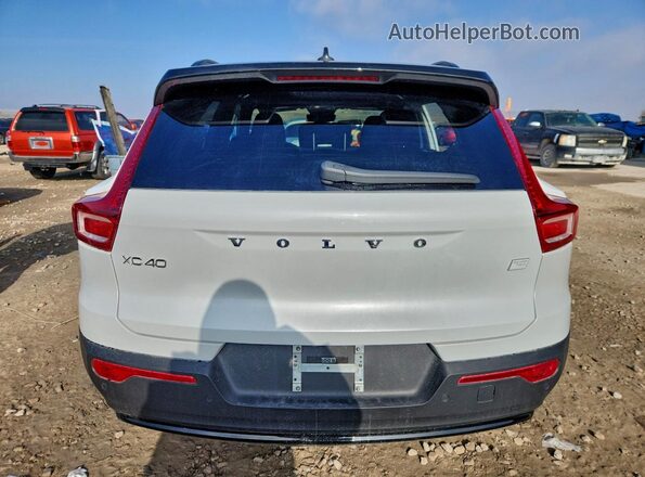 YV4ED3UW7P2975620 2023 VOLVO XC40 White Vista trasera