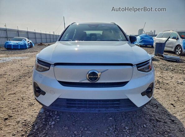 YV4ED3UW7P2975620 2023 VOLVO XC40 White Vista frontal
