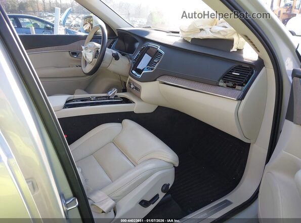 YV4H60CLXN1859411 2022 VOLVO XC90 RECHARGE PLUG-IN HYBRID Beige Widok wnętrza z przodu