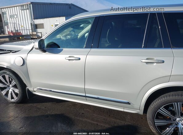 YV4H60CLXN1859411 2022 VOLVO XC90 RECHARGE PLUG-IN HYBRID Beige Widok wnętrza 360 stopni