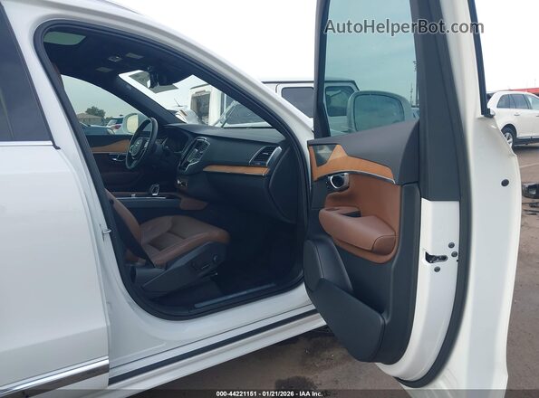 YV4H60CZ7N1847155 2022 VOLVO XC90 RECHARGE PLUG-IN HYBRID Белый Вид салона спереди