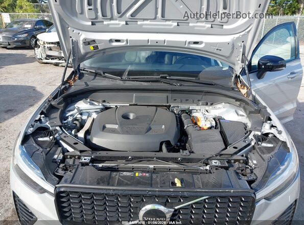 YV4H60DL6R1908690 2024 VOLVO XC60 RECHARGE PLUG-IN HYBRID Silver უკანა ხედი