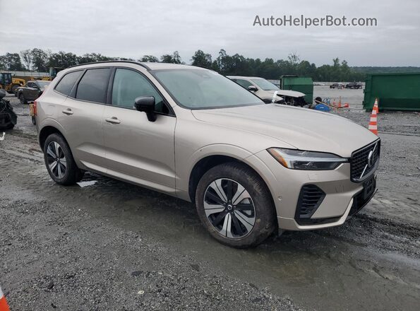 YV4H60DL8R1913941 2024 VOLVO XC60 Золотой Передняя правая четверть