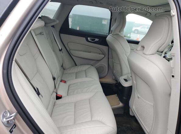 YV4H60DL8R1913941 2024 VOLVO XC60 Золотой Вид задней части салона