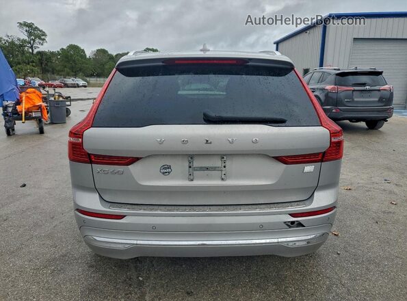 YV4H60DN1P1219378 2023 VOLVO XC60 Silver Вид ззаду