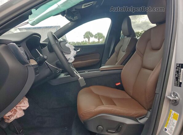 YV4H60DN1P1219378 2023 VOLVO XC60 Silver Вид салону спереду