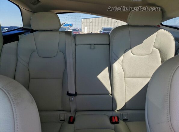 YV4H60DZ6N1032895 2022 VOLVO XC60 White Vista de los asientos traseros